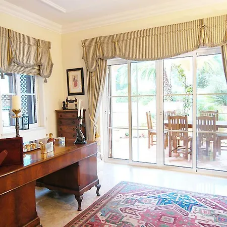 Sleeps 8 Pool Air Con Wifi *