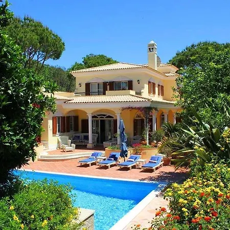 Villa Sleeps 8 Pool Air Con Wifi *