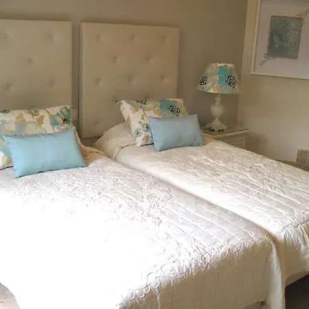 Villa Sleeps 8 Pool Air Con Wifi *